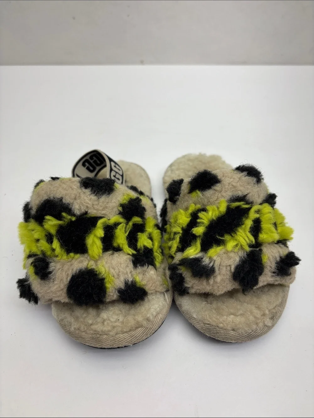UGG Kids Fuzzy Slide Sandals, SZ 8 toddler girl, box 73
